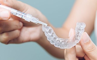 Take-home teeth whitening kit